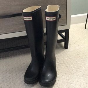 Hunter matte black boots!